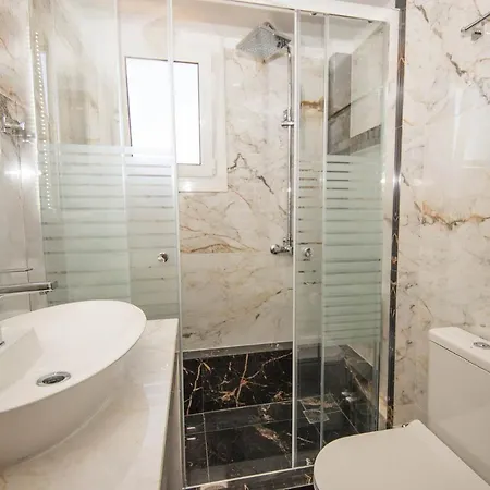 Amare Apartment *